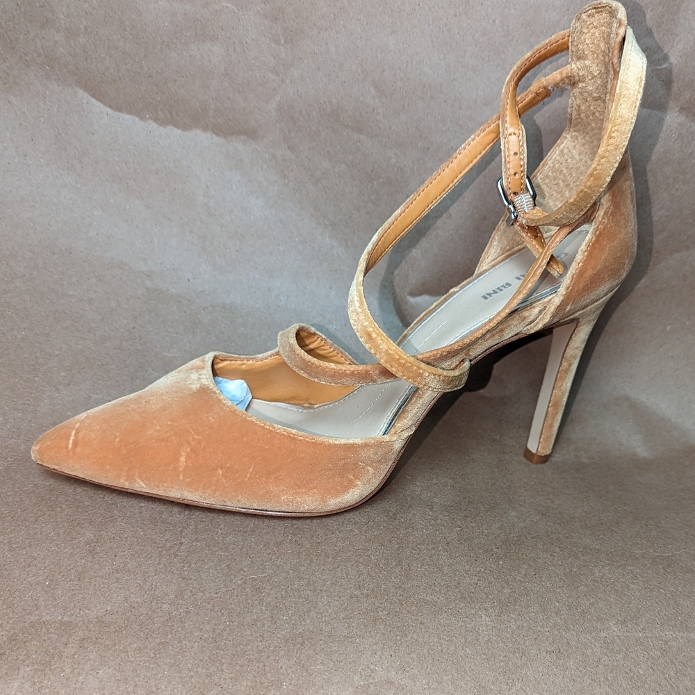 Gianni Bini Velvet Itzel Heels Tuscan Sun - Picture 2 of 11
